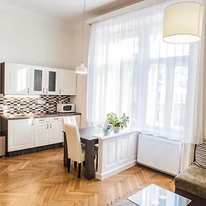 all-in-apartman.inbudapesthotels.com/